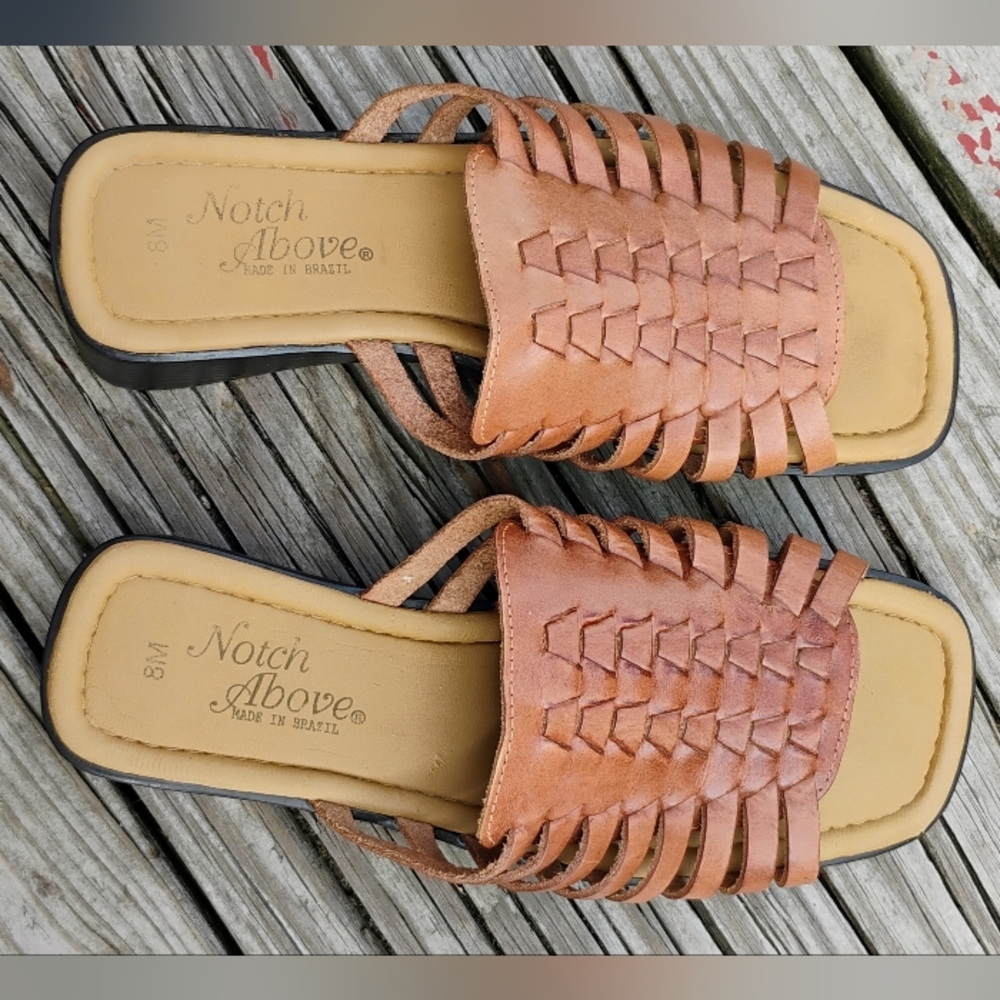 Notch Above Leather Upper Flats Sandals Brown Sz 8M Women's Open Toe Brazil